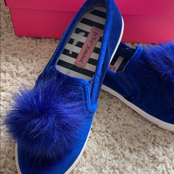 Betsey Johnson - Picture 3 of 7